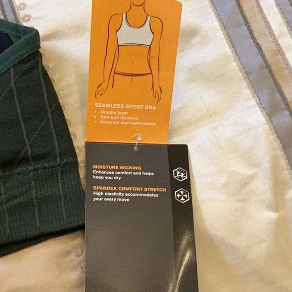 Sold elsewhere Seamless sport bra green color brand new size XL (16-18) - Picture 6 of 9